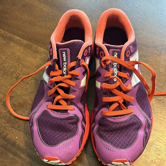 New balance women’s size 7 REVLITE 1400v3. Running shoes. - Picture 2 of 7